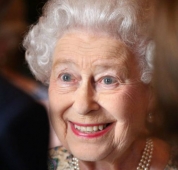 Regina Elizabeth a II-a a Marii Britanii şi-a cunoscut primul ei strănepot